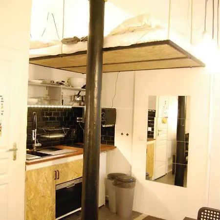 20m² District Of Batignolles